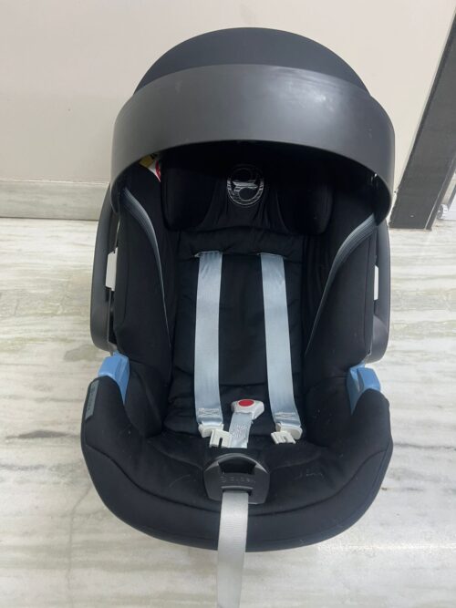 Cybex deep black Aton baby car seat (0-18m)