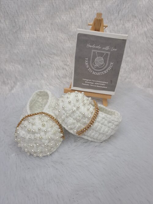 Crochet baby girl shoes with beads