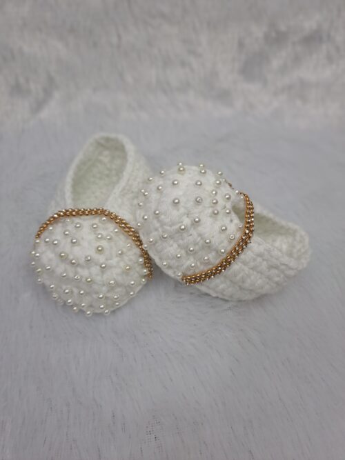 Crochet baby girl shoes with beads