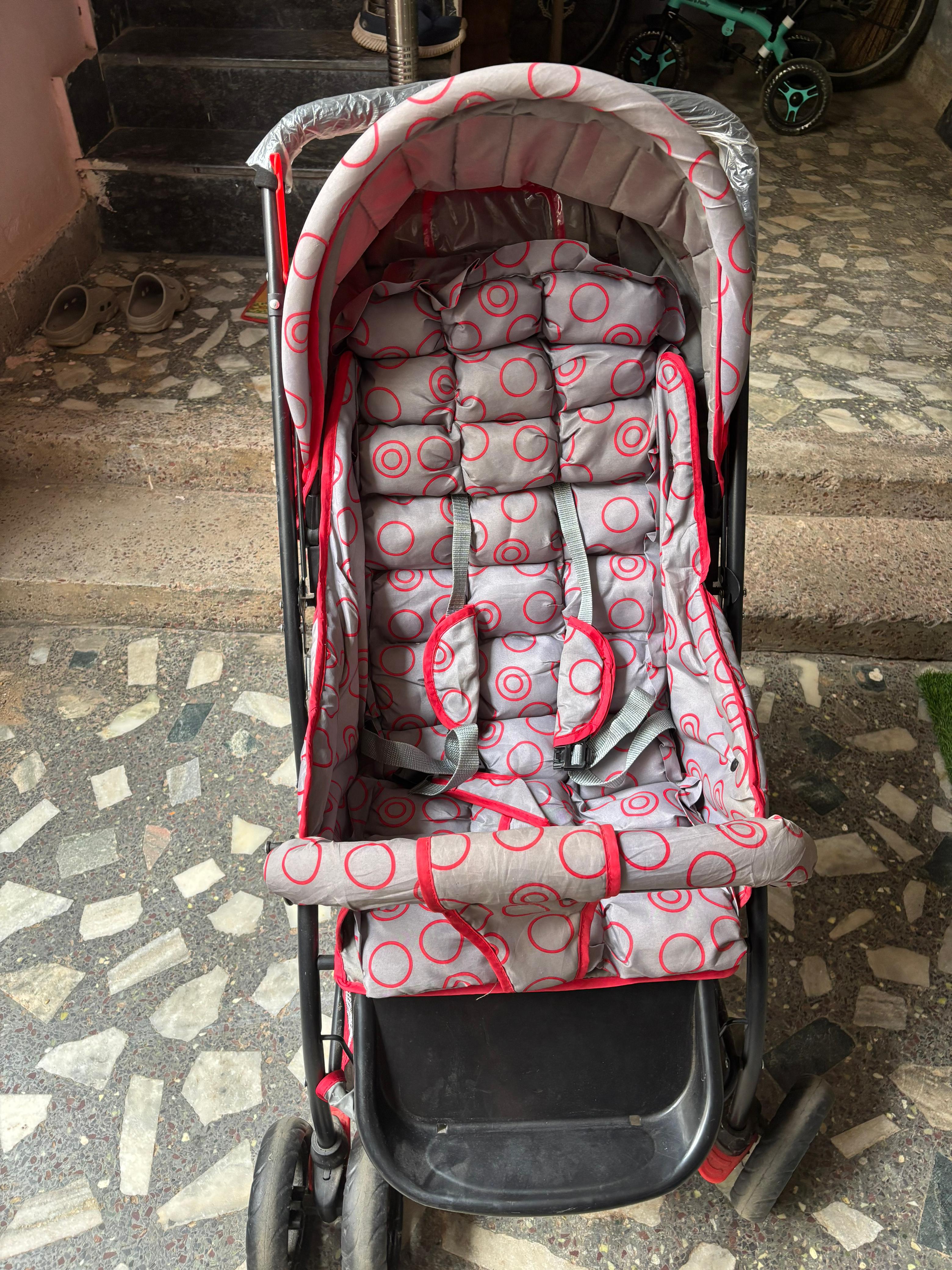 Babyhug Cosy Cosmo Stroller – Gently Used, Feature-Rich & Newborn-Ready
