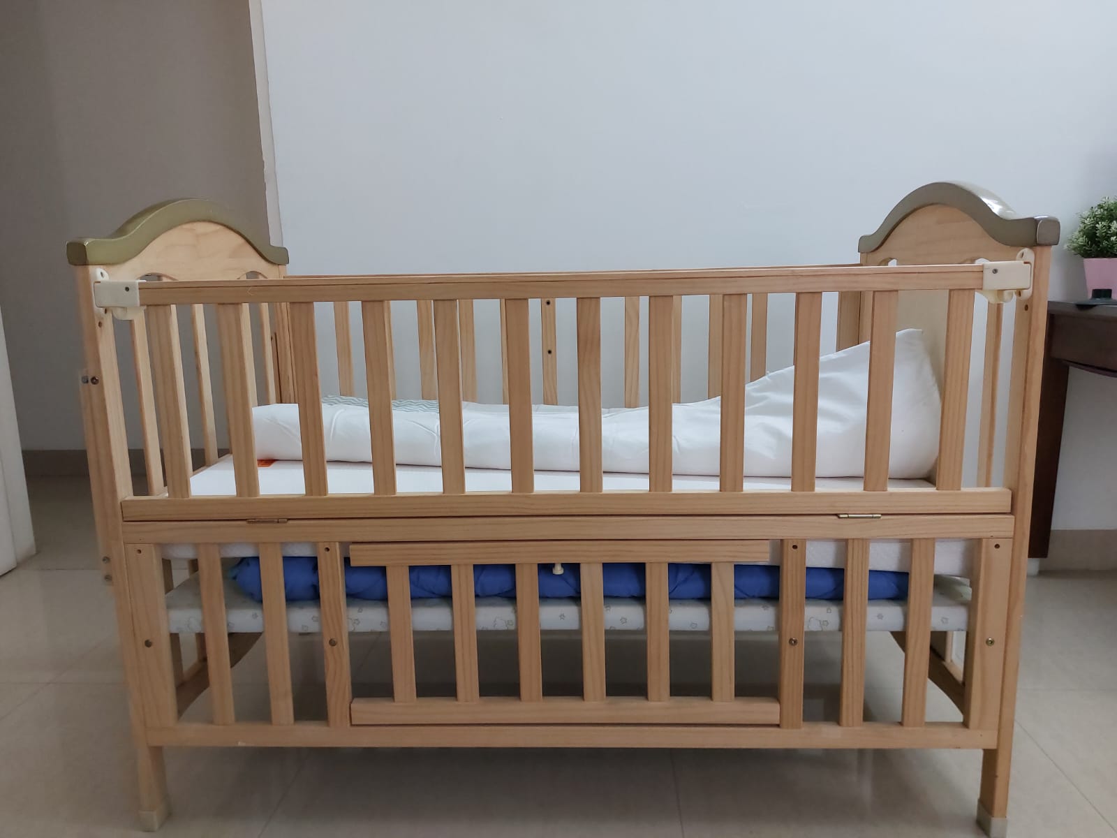 Pre-Owned BabyTeddy 9-in-1 Convertible Crib + Wakefit Baby Mattress Combo