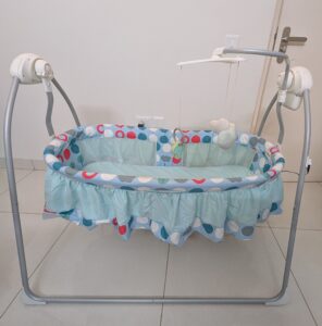 Baybee Wanda Automatic Crib