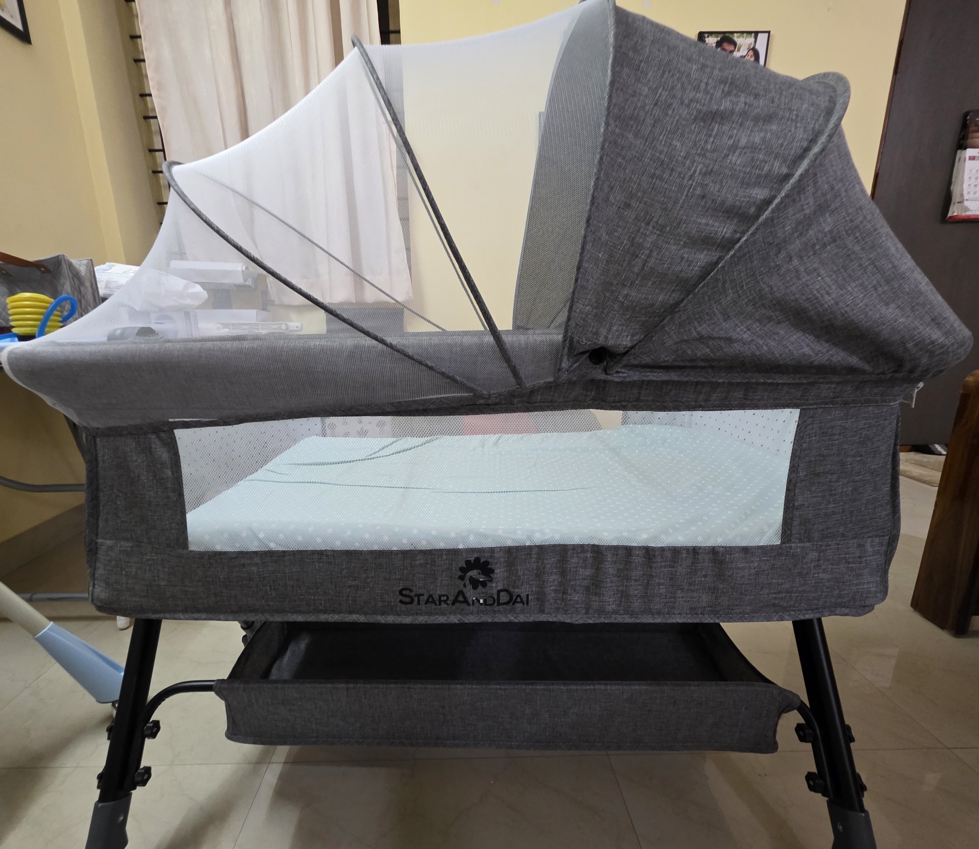 StarAndDaisy Baby Crib and Bed