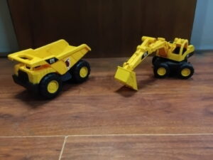 Preowned HMC Moveable Dump Truck & JCB Toy Set
