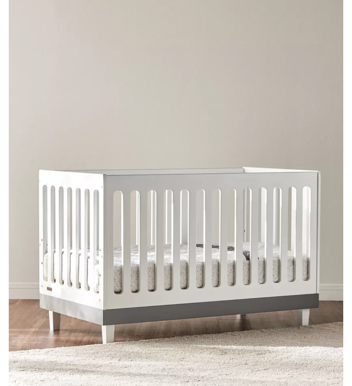 Preowned Juniors Madison 3-in-1 White Wooden Convertible Crib (Up to 5 years)