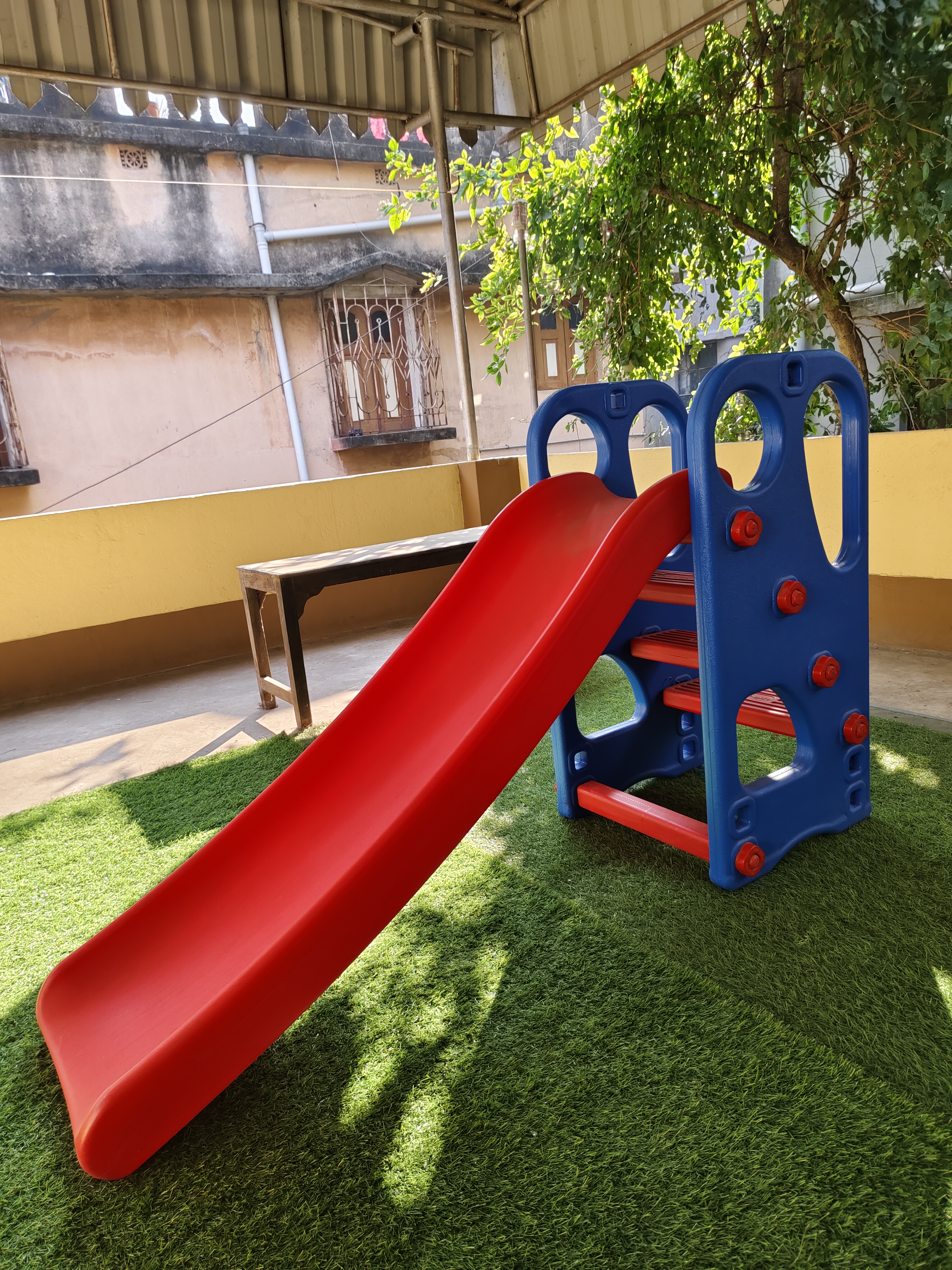 Pre-Owned Ehomekart Kids Slide – Compact & Sturdy for Indoor/Outdoor Play