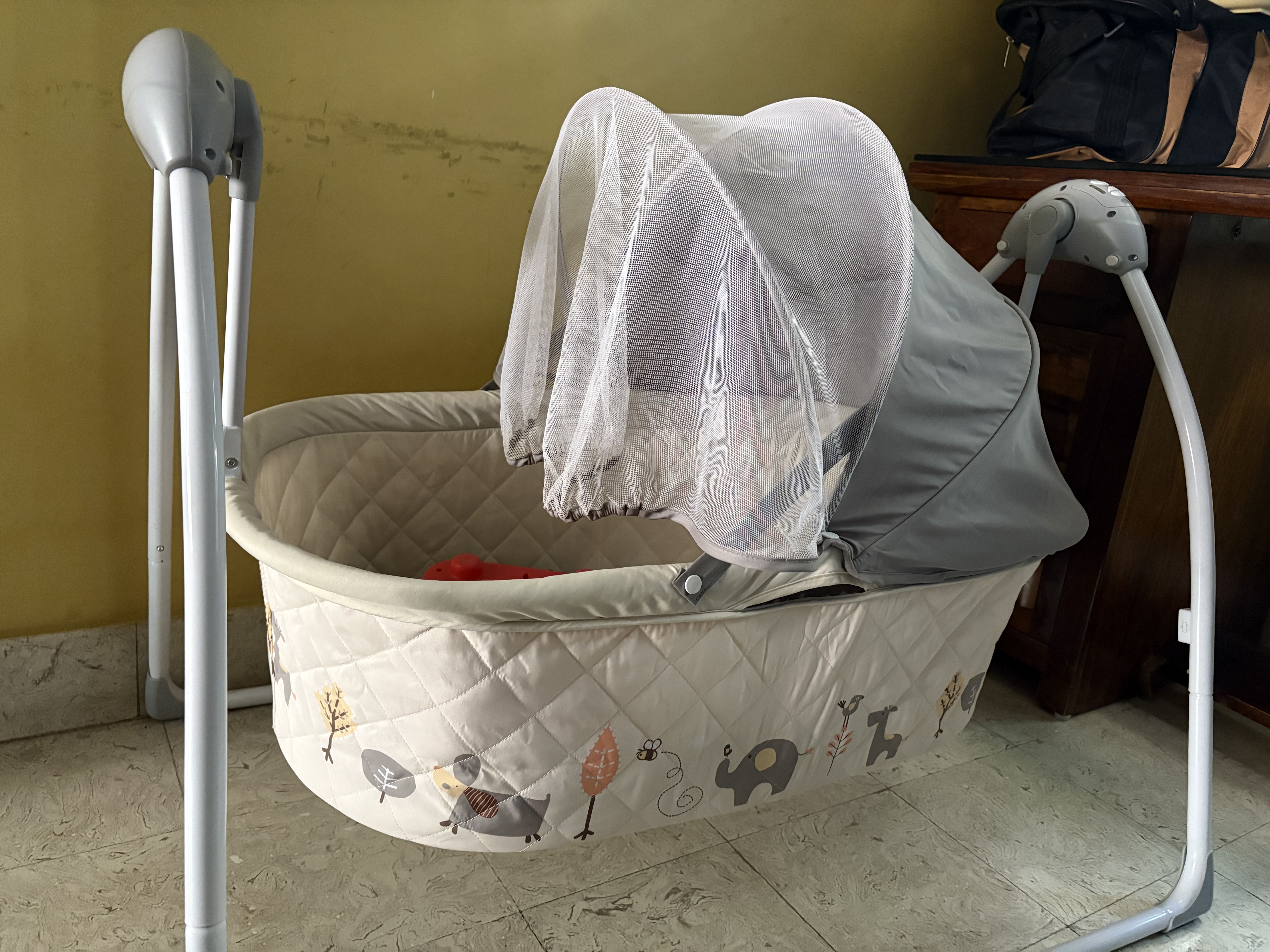 Pre-Owned Rabbit Lullabies Baby Cradle – Automatic Swing