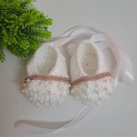 Crochet baby girl shoes with beads