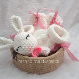 Crochet handmade baby gift hamper set of shoes, mittens, rattle and a basket (Pink)