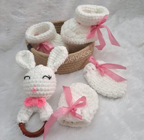 Crochet handmade baby gift hamper set of shoes, mittens, rattle and a basket (Pink)