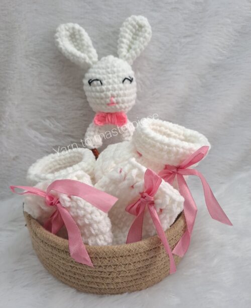 Crochet handmade baby gift hamper set of shoes, mittens, rattle and a basket (Pink)
