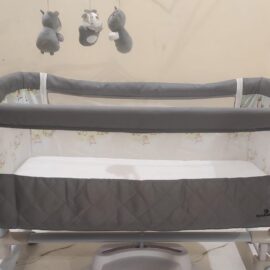 StarAndDaisy Dream Cradle with Automatic Swing, Wheels & Mosquito Net – 3 Months Used (Grey)