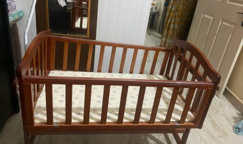 Baby hug wooden cradle with mosquito net