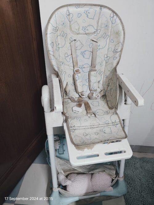 R for rabbit High chair