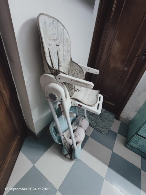 R for rabbit High chair