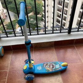 3-Wheeled Kids Scooter – Gently Used, Like New Condition