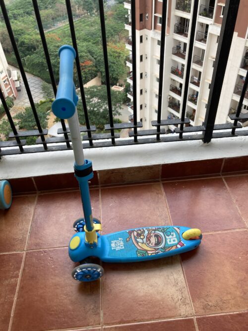 3-Wheeled Kids Scooter – Gently Used, Like New Condition