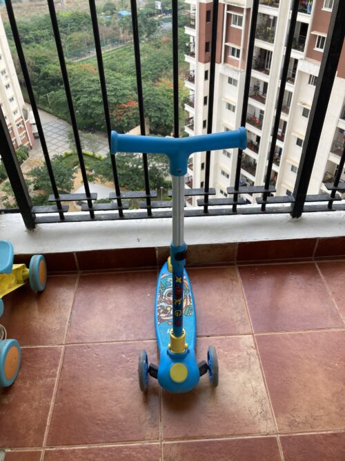 3-Wheeled Kids Scooter – Gently Used, Like New Condition