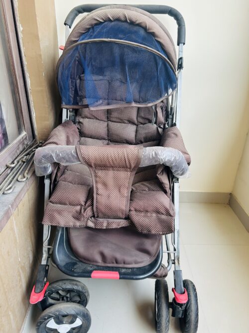 Compact & Comfortable Baby Stroller – Parent-Friendly Design with Storage Space