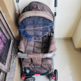 Compact & Comfortable Baby Stroller – Parent-Friendly Design with Storage Space