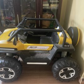 Bold Yellow & Black Ride-On Jeep – Brand New & Untouched Gift!
