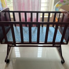 Mee Mee Gentle Sway Baby Cradle – Comfortable, Compact & Cozy