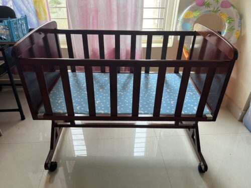 Mee Mee Gentle Sway Baby Cradle – Comfortable, Compact & Cozy