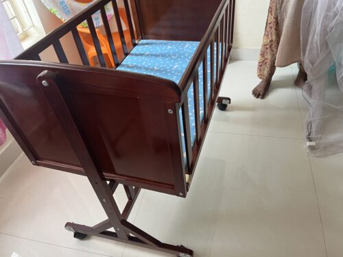 Mee Mee Gentle Sway Baby Cradle – Comfortable, Compact & Cozy
