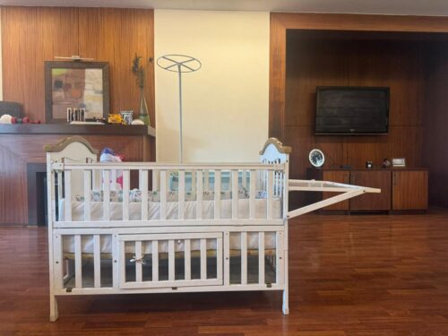 Hunnyhunny baby cot
