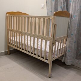 Classic Wooden Baby Crib – Brand New with Optional Bedding Set