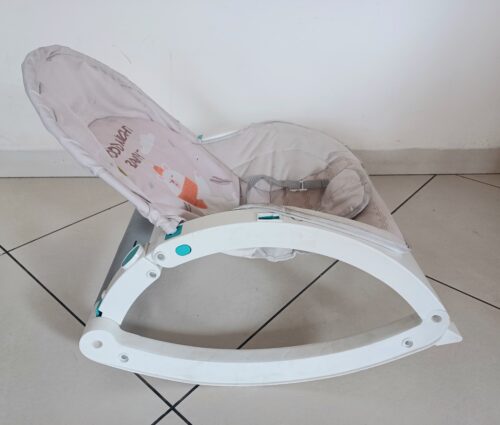 R for Rabbit Rock and Play Rocker – Peach & White | Almost New